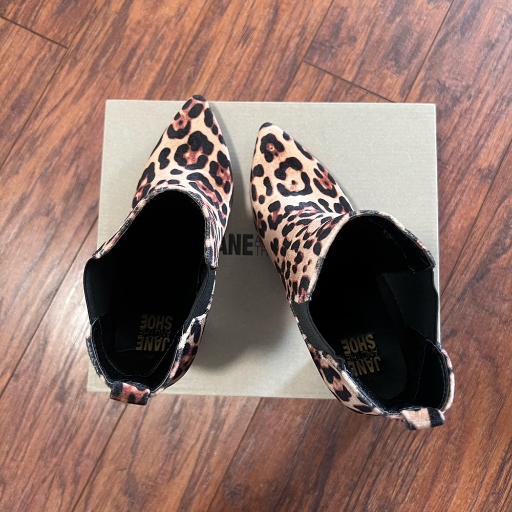 Women’s booties - Picture 1 of 5